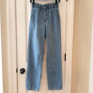 LIKE NEW AMERICAN EAGLE HIGH WAIST JEANS; SIZE 2